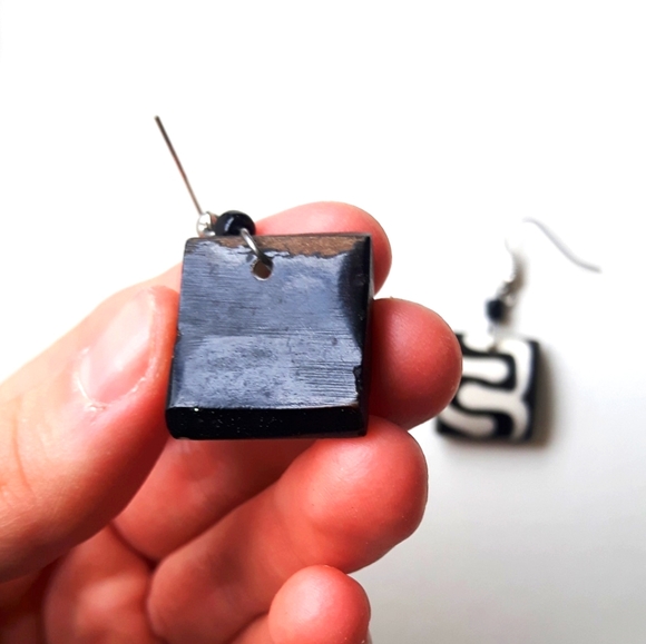 ❤2/$15 Earrings from Africa - Picture 2 of 2